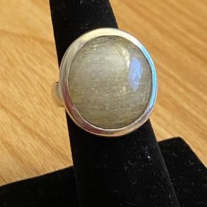 Beautiful quartz round silver ring